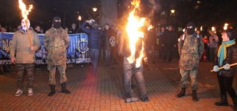 В Хмельницком сожгли чучело Путина. Видео