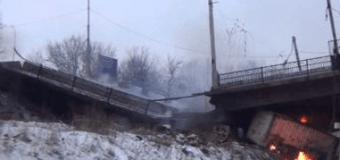 Возле донецкого аэропорта взорван Путиловский мост. Видео