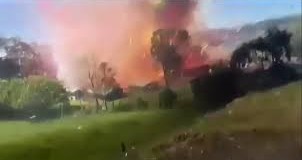 Колумбийская фабрика фейерверков взлетела в воздух. Видео