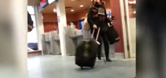 Эмоциональная женщина, нервничающая посреди вокзала, «взорвала» интернет. Видео