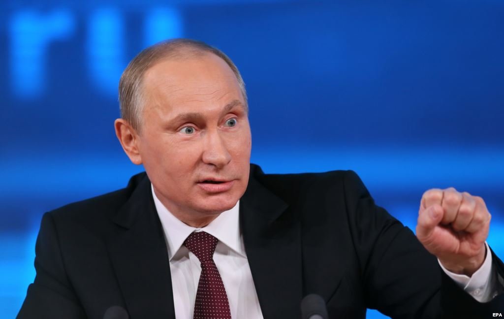 Просто совпадение?: Путин сломал ручку на переговорах в Минске. Видео