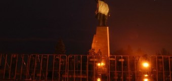 В Запорожье не удалось снести памятник Ленину. Фото