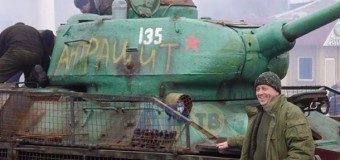 Сепаратисты показали, как разъезжают на танке-памятнике. Видео