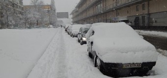 Огромные пробки и сотни аварий: мощный снегопад парализовал Киев. Фото
