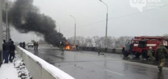 Снаряд в Донецке попал прямо в мост: двое погибших. Видео