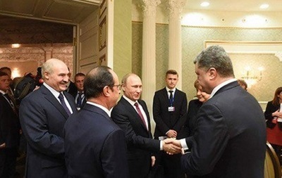 Как Порошенко пожал руку Путину в Минске. Видео