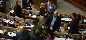 В Раде депутаты подрались из-за закона по борьбе с коррупцией. Фото