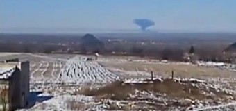 От мощного взрыва возле Дебальцево образовался черный «гриб». Видео