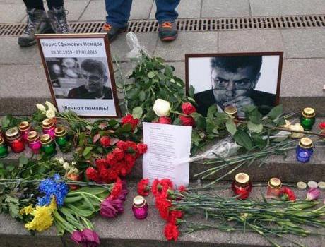 Акции в память о Немцове в Киеве и Москве. Фото