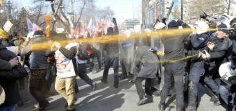 Протесты в Турции привели к столкновениям с полицией: в ход пошли водометы. Фото