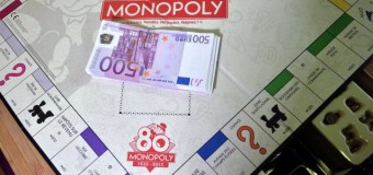 Выпустили 80 наборов «Монополии» с настоящими евро. Видео