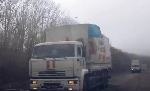 В Макеевку прибыло 60 грузовиков «гуманитарки» из РФ. Видео