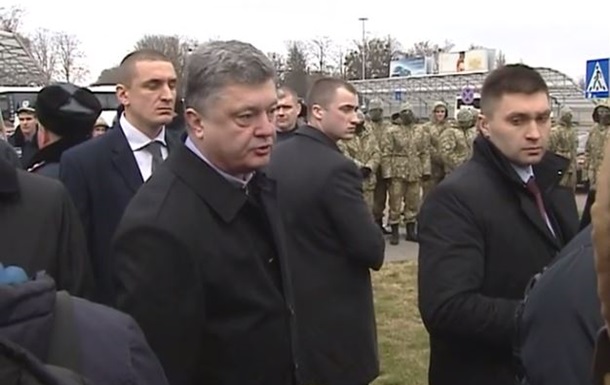 Порошенко эмоционально объяснил увольнения в госучреждениях. Видео