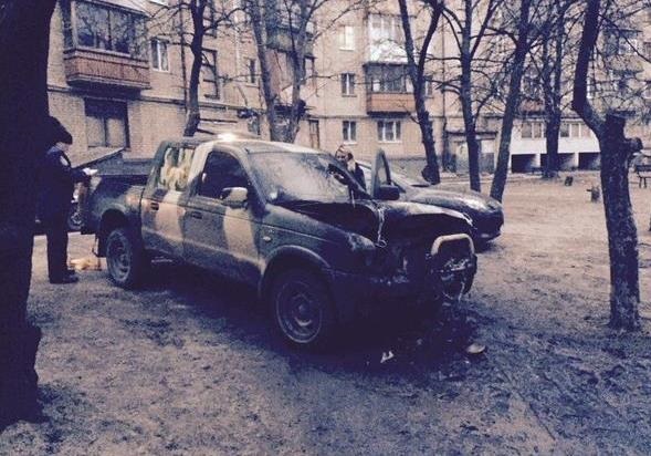 В Харькове ночью неизвестные сожгли автомобиль волонтеров. Фото