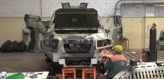 Военные показали свой автомобиль, который выдержал более 70 выстрелов. Видео