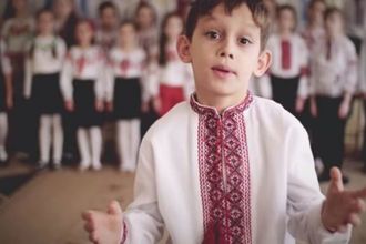 Украинский школьник покорил интернет, спев песню Кузьмы. Видео