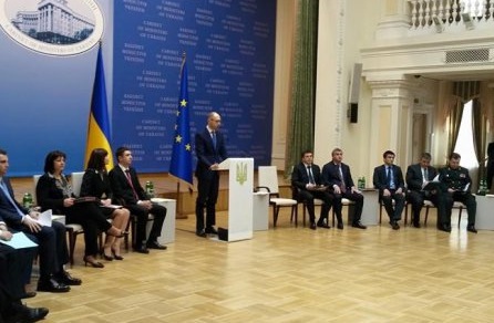 Яценюк хочет конфисковать в пользу бюджета 1,4 миллиарда долларов окружения Януковича. Видео