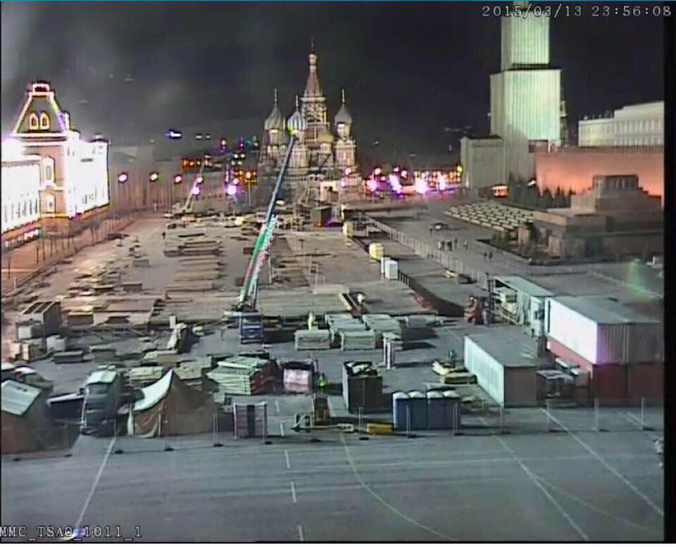 Тайное становится явным: известно содержимое белых грузовиков возле Кремля. Фото