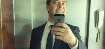 Медведев разместил в Instagram «себяшку» в честь миллиона подписчиков. Фото