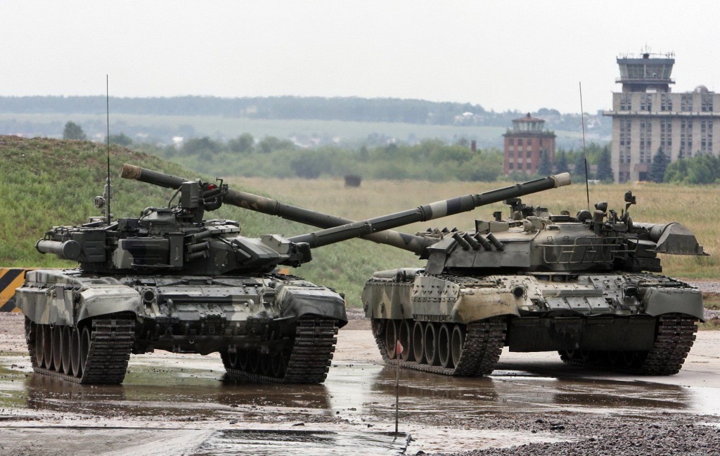 Россия продолжает ввод танков на территорию Донецка. Фото
