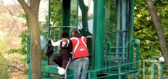 Жительница Одессы «угнала» кабинку фуникулера и застряла на полпути. Видео