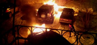 В Харькове были сожжены два волонтерских автомобиля. Видео