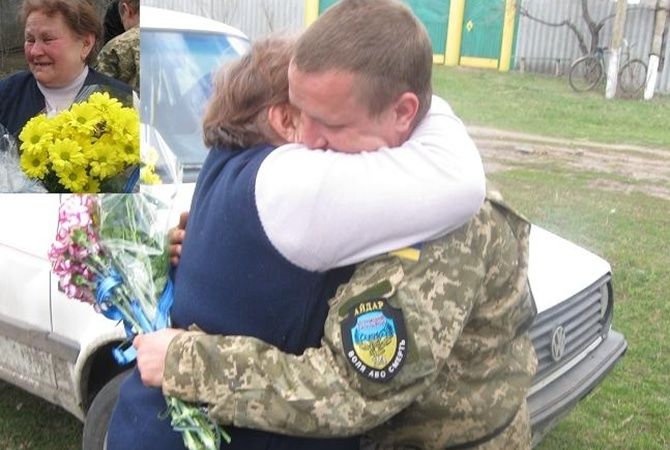 Луганская пенсионерка вытащила солдата-сироту из плена боевиков. Фото