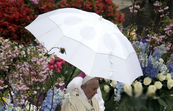 Дождливая месса Папы Римского и молитва за Украину. Фото
