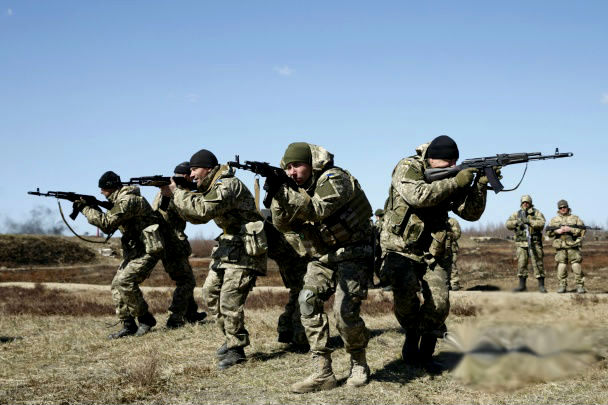 Бойцы ВСУ проходят «школу выживания». Фото
