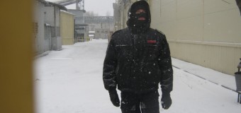 ОМОН блокирует российскую фабрику Roshen. Фото