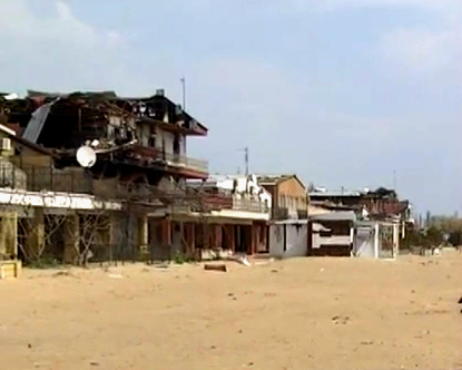 Возле моря в Широкино от элитного района остались одни руины. Видео