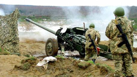 Под Донецком ночью шел бой. Видео