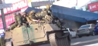По центру Донецка передвигается бронетехника. Видео