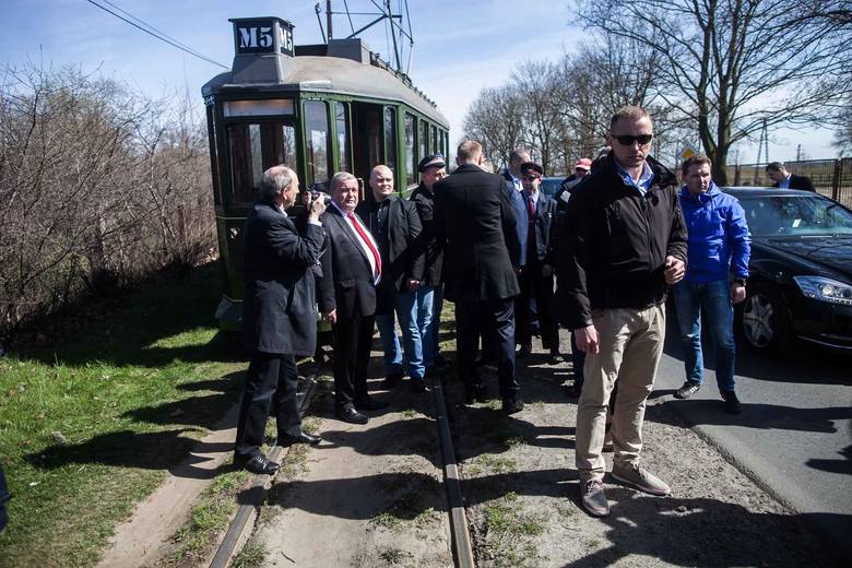 Трамвай, в котором ехал президент Польши, сошел с рельс. Фото