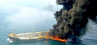 Возле Канарских островов горит российский танкер. Фото