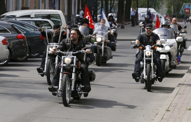 Путинский байкер вызвал на дуэль «экс-спикера» парламента Севастополя. Видео