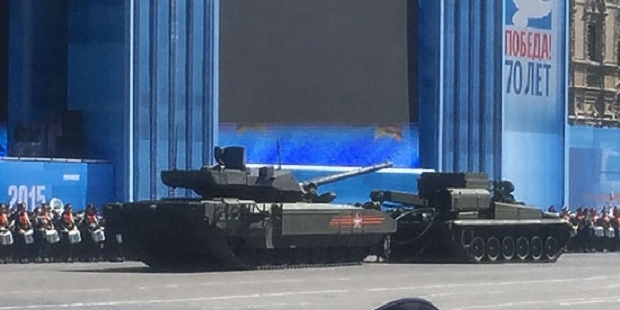 На генеральной репетиции парада в Москве заглох танк «Армата». Видео