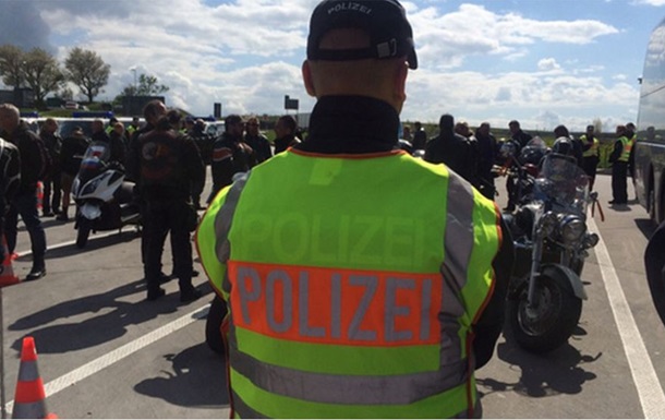Немецкие полицейские преградили путь «Ночным волкам». Видео