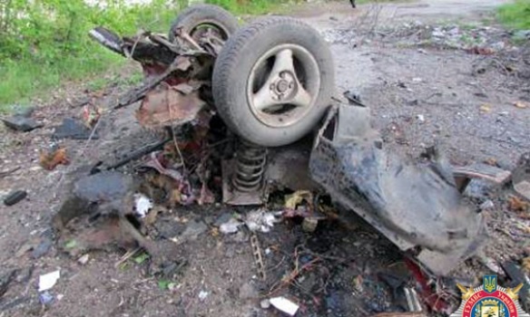 На Донбассе подорвали автомобиль: водитель погиб. Фото