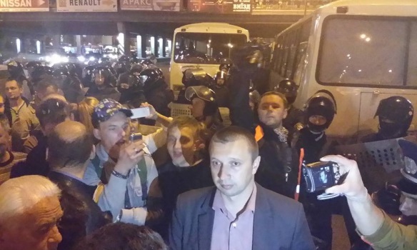 Во время протестов в Киеве пострадали 15 милиционеров. Видео