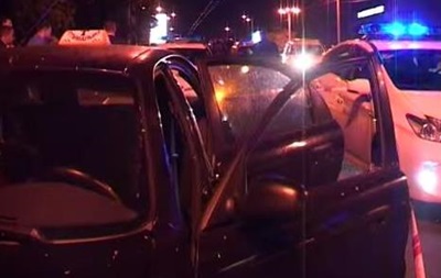 В Киеве открыли огонь, пытаясь остановить нарушителей на авто. Видео
