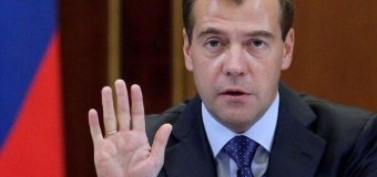 Пользователи сети сравнили Медведева с казненным министром КНДР. Фото