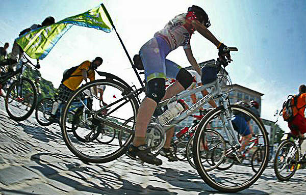 В Украине началось первое велосипедное паломничество. Видео