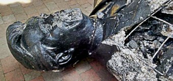В Харькове был разрушен памятник Кирову. Фото