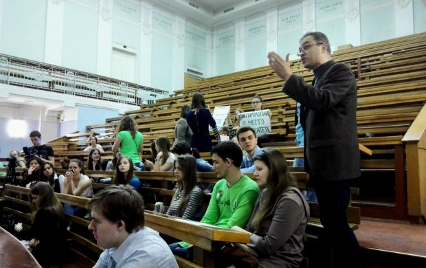 В Москве студенты сорвали лекцию лидера «Антимайдана». Видео