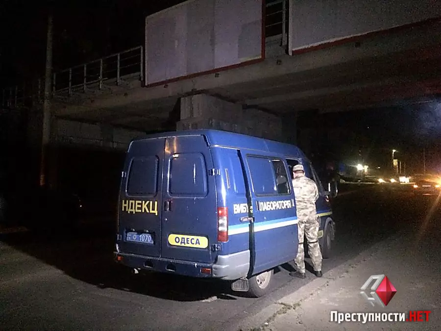 В Одессе перед поездом взорвали пути. Видео