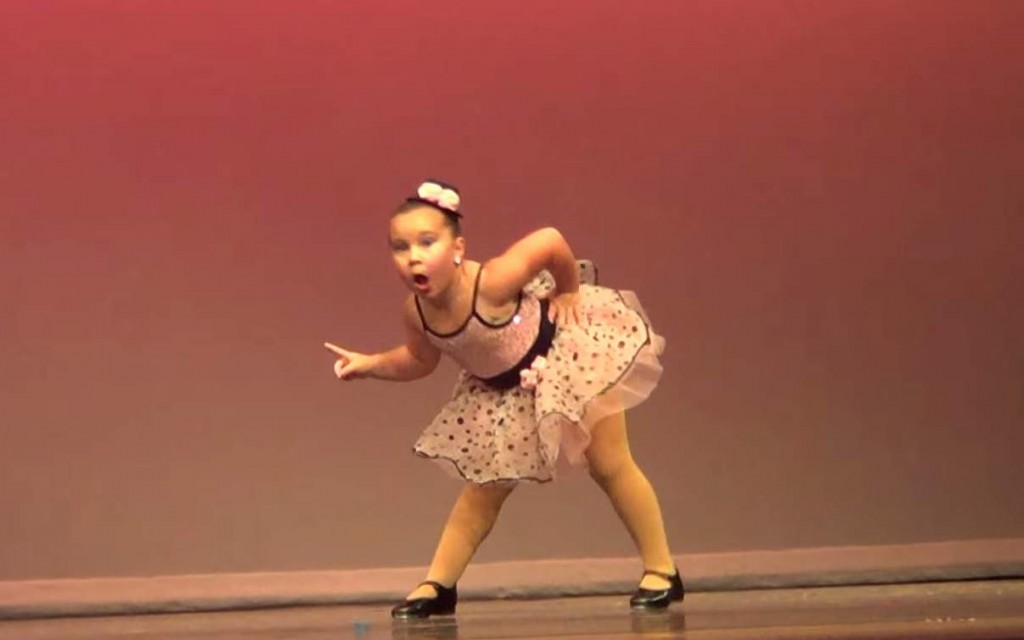 Дерзкий танец 6-летней девочки «покорил» Youtube. Видео