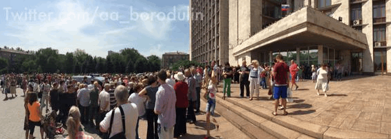 Дончане требовали от террористов прекратить обстрелы. Видео