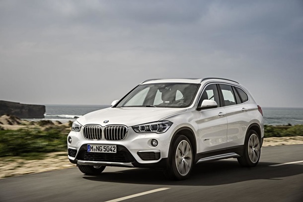 BMW показала новую генерацию кроссовера X1. Видео