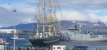 Российский корабль протаранил два корабля береговой охраны Исландии. Видео